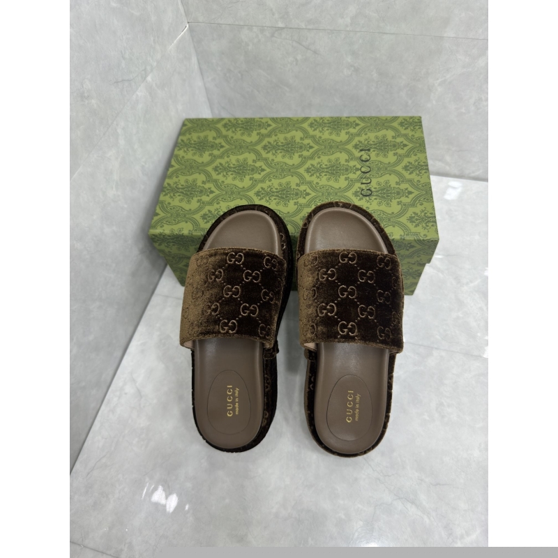 G*u*i slippers